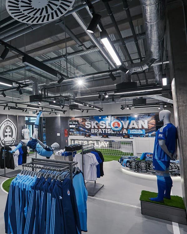 Nový fanshop Slovana Bratislava bol oficiálne otvorený.