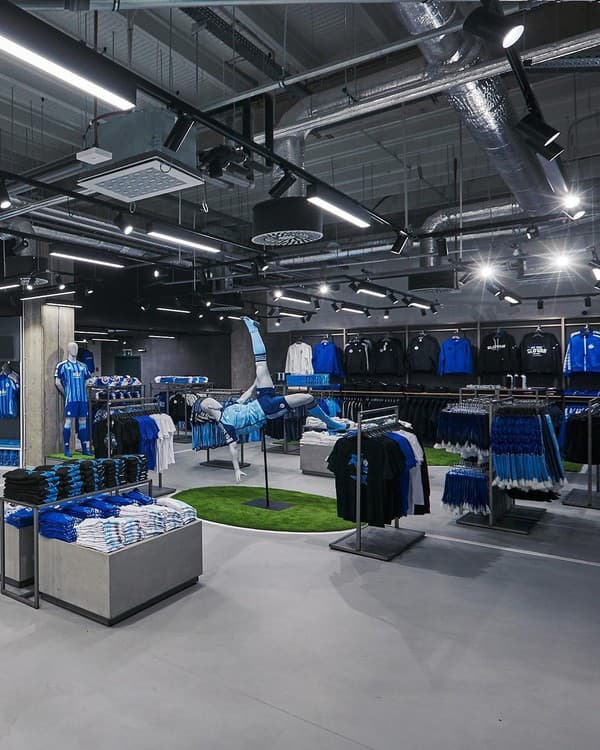 Nový fanshop Slovana Bratislava bol oficiálne otvorený.