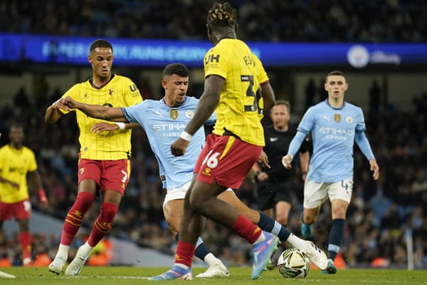 Matheus Nunes, stredopoliar anglického Manchester City, strieľa gól.