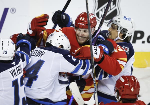 V dueli medzi Calgary Flames a Winnipegom Jets to poriadne vrelo.