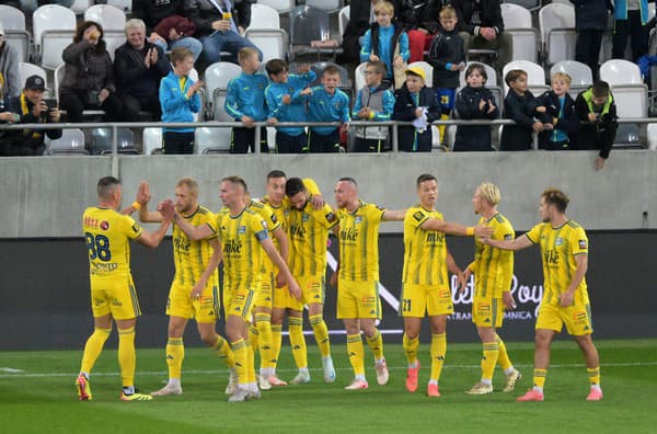 Gólová radosť hráčov Košíc počas zápasu 10. kola futbalovej Niké ligy FC Košice - MFK Ružomberok.