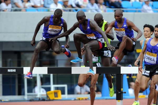 Kenský atlét Clement Kemboi (vľavo) sa obesil.