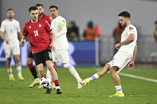 Vo veku 31 rokov zomrel hráč Panathinaikosu George Baldock (vpravo).