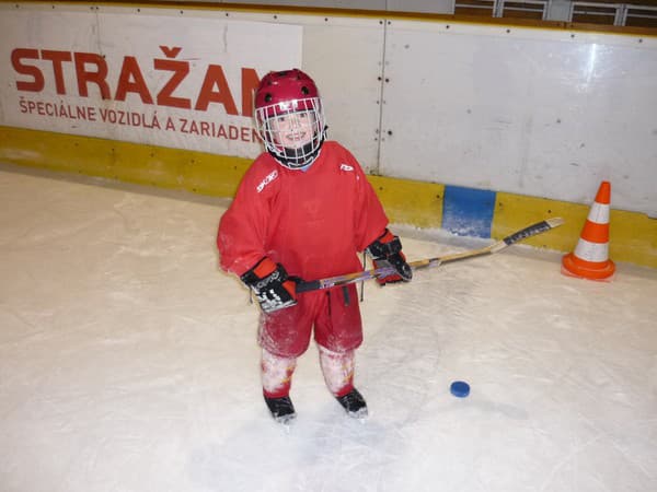 Útočník Calgary Samuel Honzek odmalička hokej miloval.