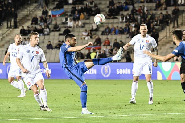 Na snímke uprostred Elvin Čafargulijev (Azerbajdžan), vpravo Lukáš Haraslín a vľavo Tomáš Suslov (obaja Slovensko).