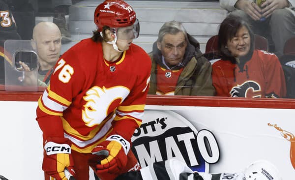 Martin Pospíšil v drese Calgary Flames. 