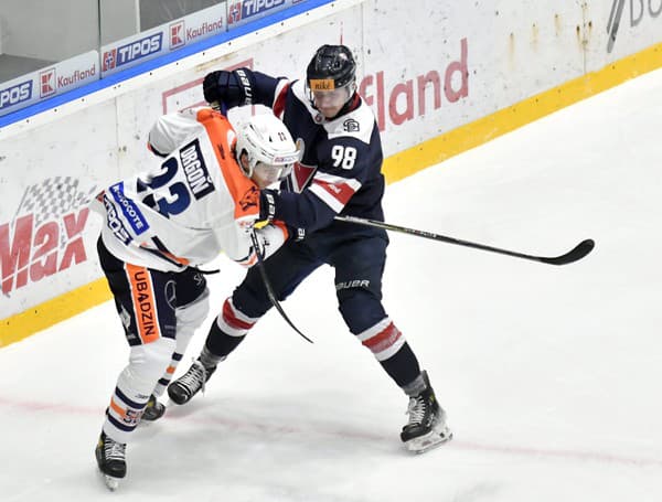 Hokejisti HK Dukla Ingema Michalovce zvíťazili v stredajšej predohrávke 13. kola Tipos extraligy nad HC Slovan Bratislava 5:1.