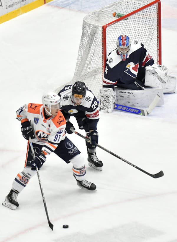 Hokejisti HK Dukla Ingema Michalovce zvíťazili v stredajšej predohrávke 13. kola Tipos extraligy nad HC Slovan Bratislava 5:1.