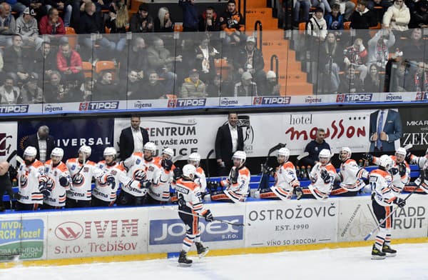 Hokejisti HK Dukla Ingema Michalovce zvíťazili v stredajšej predohrávke 13. kola Tipos extraligy nad HC Slovan Bratislava 5:1.