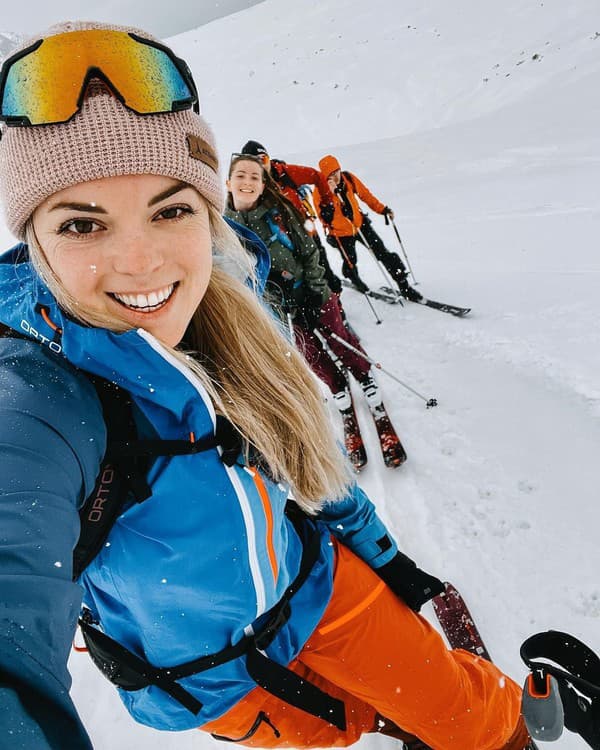 Kateřina Pauláthová si po tom, ako ukončila lyžiarsku kariéru užíva a svojich fanúšikov sem-tam aj provokuje.