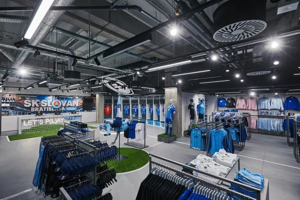 Futbalový fanshop ŠK Slovan Bratislava. 