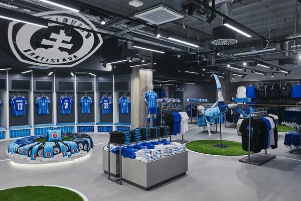 ŠK Slovan Bratislava otvoril svoj fanshop 1. októbra. 