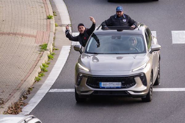 Fanúšikovia ŠK Slovan Bratislava zorganizovali autovýjazd na derby s Trnavou