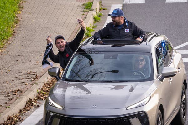 Fanúšikovia ŠK Slovan Bratislava zorganizovali autovýjazd na derby s Trnavou