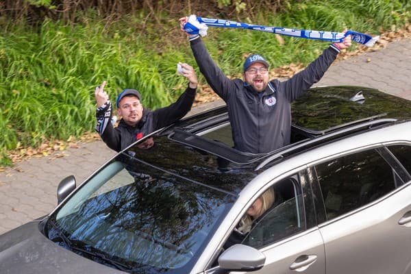 Fanúšikovia ŠK Slovan Bratislava zorganizovali autovýjazd na derby s Trnavou