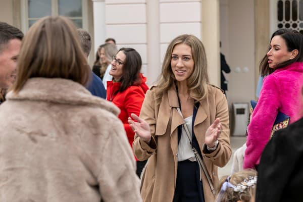 Bývalá lukostrelkyňa Alexandra Longová medzi svadobnými hosťami.