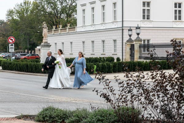 Danka Barteková prichádza na svadobný obrad