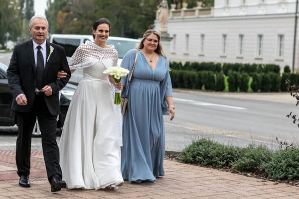 Strelkyňa Danka Barteková prichádza na svadobý obrad