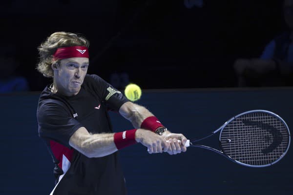 Ruský tenista Andrej Rublev predviedol na turnaji v Paríži výlev hnevu.