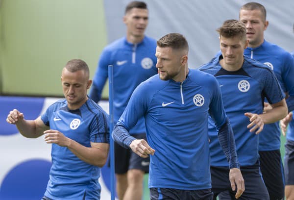 Slovenskí reprezentanti zľava Stanislav Lobotka, Ľubomír Tupta, Milan Škriniar, Sebastian Kóša a Denis Vavro 