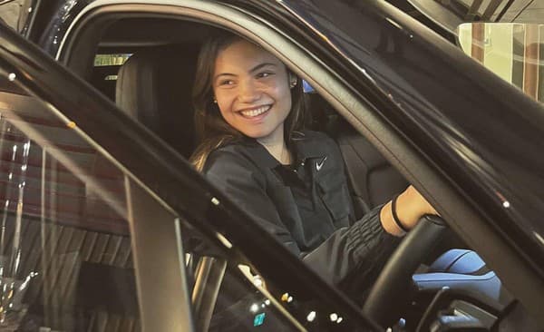 Emma Raducanuová prišla o luxusné Porsche.