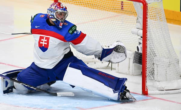 Slovenský hokejový brankár Samuel Hlavaj.