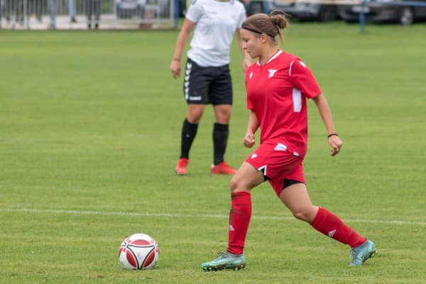 Michaela Hozáková sa v minulosti venovala atletike a hrávala aj futbal.