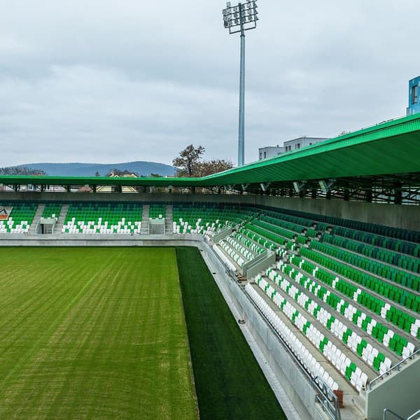 Futbalový štadión v Prešove rastie do krásy. 