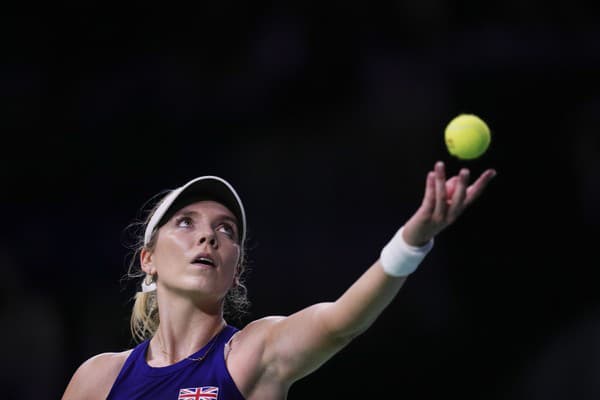 Britka Katie Boulterová v súboji s Rebeccou Šramkovou.