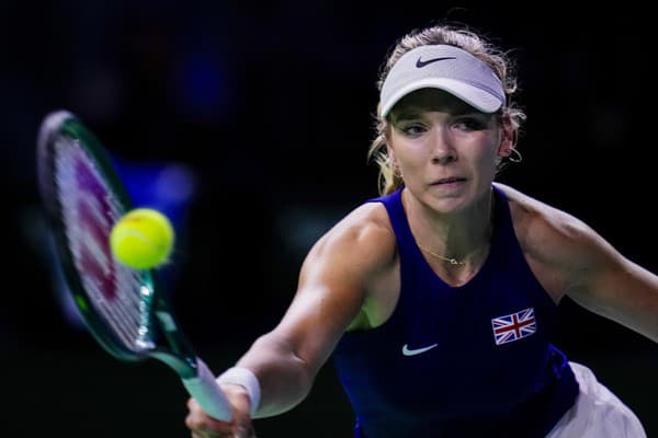 Britka Katie Boulterová v súboji s Rebeccou Šramkovou.