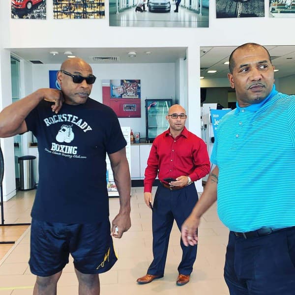 Oliver McCall má takmer šesťdesiat, pripísal si ďalší knokaut 