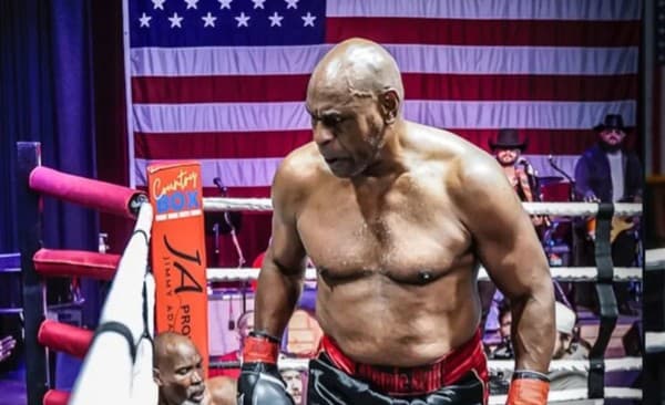 Oliver McCall má takmer šesťdesiat, pripísal si ďalší knokaut 