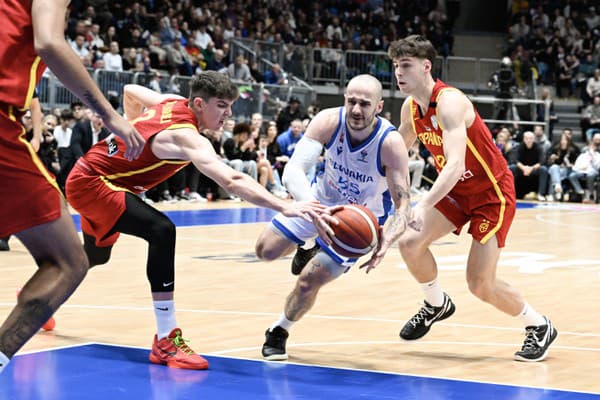 Na snímke uprostred Šimon Krajčovič (Slovensko), vpravo Mário Saint -Supery Fernandez a vľavo Sergio De Larrea Asenjo (obaja Španielsko)