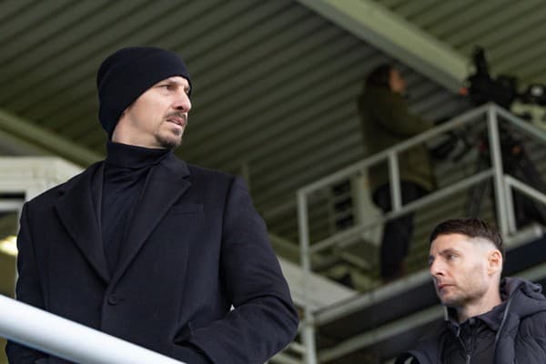 Švédska futbalová legenda Zlatan Ibrahimovič dorazil na zápas do Senca, kde sledoval výkon svojho syna Maximiliána. 