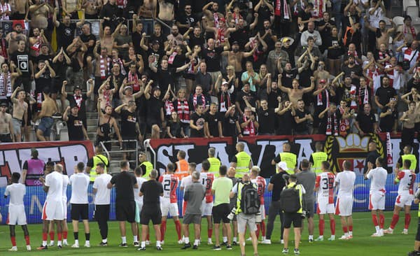 Slavia Praha si kvôli správaniu fanúšikov bude musieť siahnuť do vrecka.