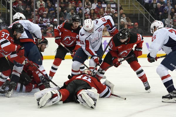 Washington s Martinom Fehérvárym v divokej prestrelke nestačil na New Jersey Devils.