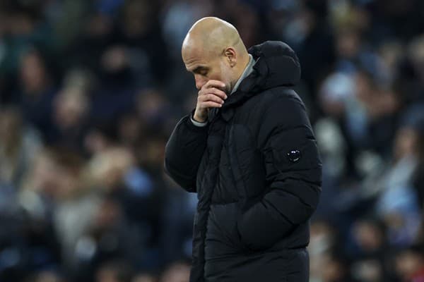 Slávny tréner Pep Guardiola momentálne na lavičke Manchestru City neprežíva tie najpríjemnejšie chvíle.