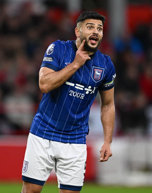 Samy Morsy z Ipswich Townu bol jediným kapitánom, ktorý odmietol dúhovú pásku.