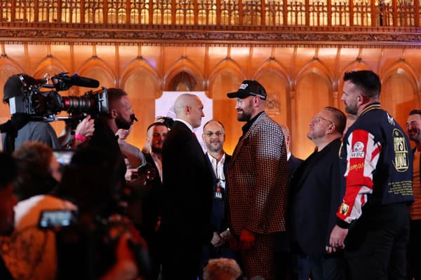 Hviezdni boxeri Oleksandr Usyk a Tyson Fury.