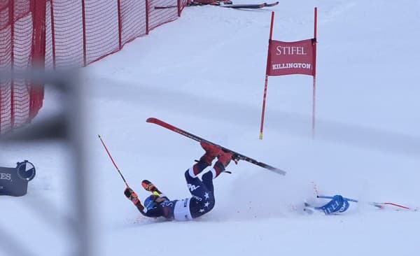 Americká lyžiarka Mikaela Shiffrinová po tvrdom páde na domácej zjazdovke v Killingtone.