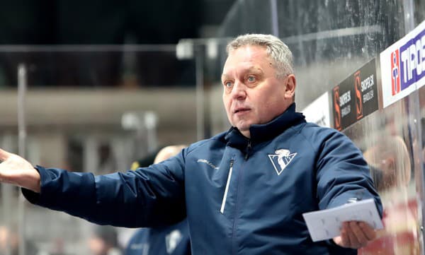 Na snímke tréner HC Slovan Bratislava Peter Oremus