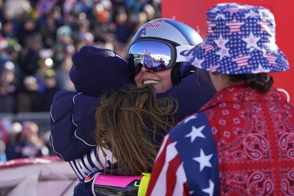 Legendárna americká lyžiarka Lindsey Vonnová sa vrátila do Svetového pohára vo veľkom štýle.