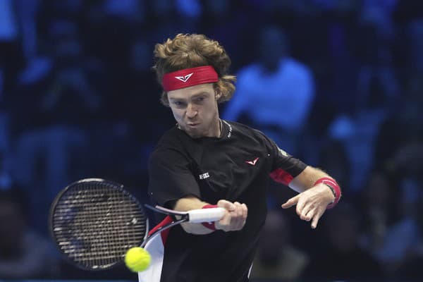 Ruský tenista Andrej Rublev pobavil pri rozhovore s moderátorom divákov.