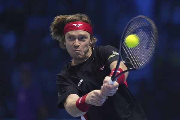 Ruský tenista Andrej Rublev pobavil pri rozhovore s moderátorom divákov.