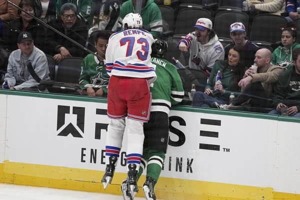 Kanadský hokejista Matt Rempe z New Yorku Rangers dostal osemzápasový dištanc za zákrok na obrancu Mira Heiskanena.