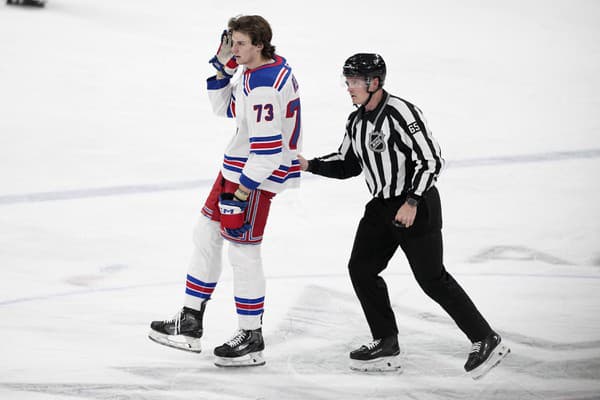 Kanadský hokejista Matt Rempe z New Yorku Rangers dostal osemzápasový dištanc za zákrok na obrancu Mira Heiskanena.