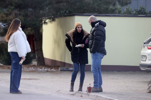 Demitrová si aj tento Štedrý večer užila romantickú prechádzku so svojím partnerom Petrom Bakom a dcérou Zarou. 








