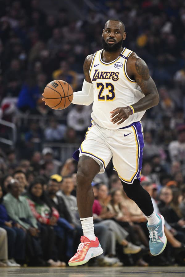 Hviezdny americký basketbalista LeBron James.