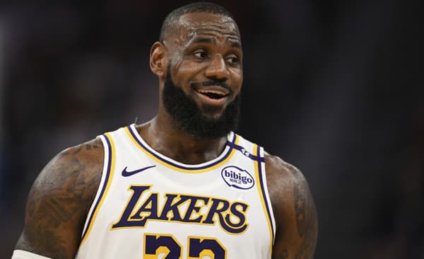 Hviezdny americký basketbalista LeBron James.