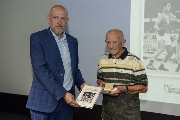 Ján Zachara (†96) získal zlato v boxe na OH 1952 v Helsinkách.
